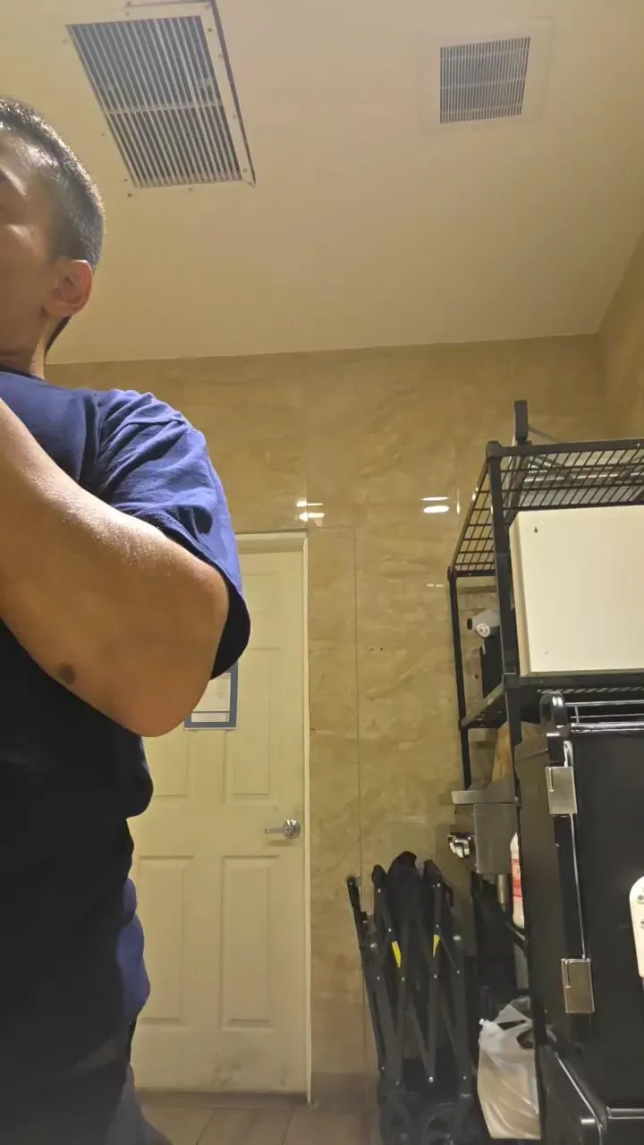 Offline Bryan42LA on Cam4