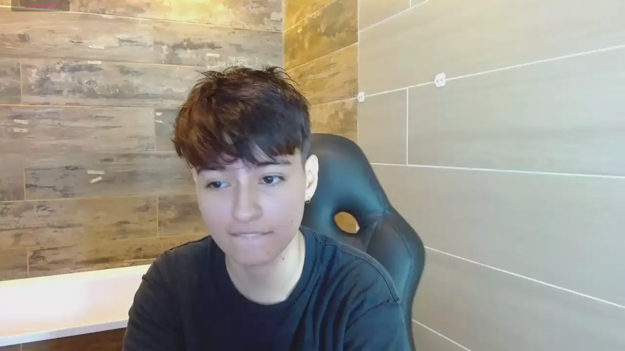 Offline Bryce_Evans on Cam4