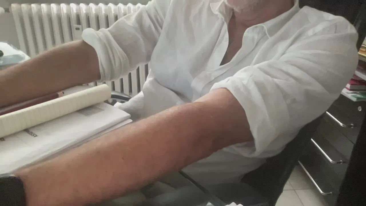 Offline bullmilano1 on Cam4