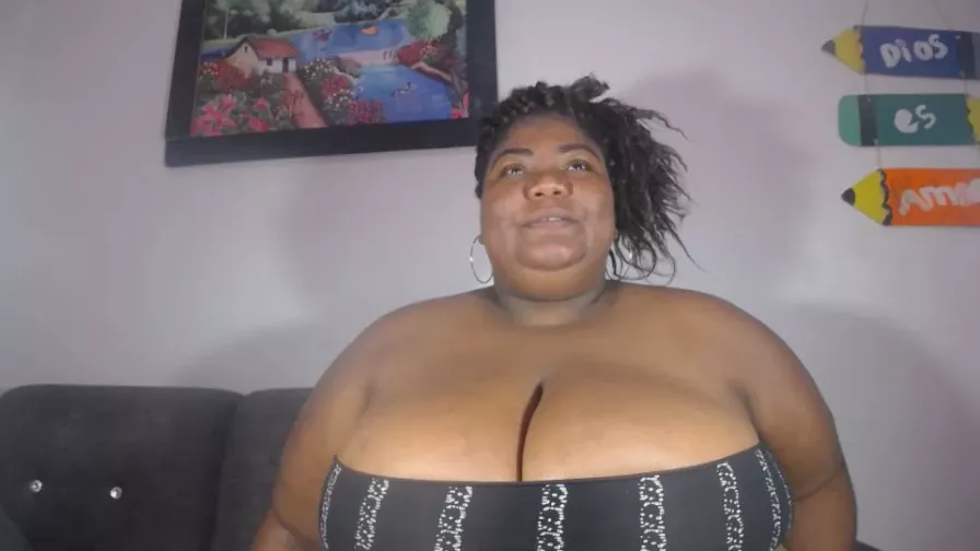 Offline bustyboobsxxl on Cam4