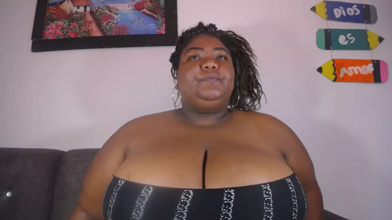 Offline bustyboobsxxl on Cam4