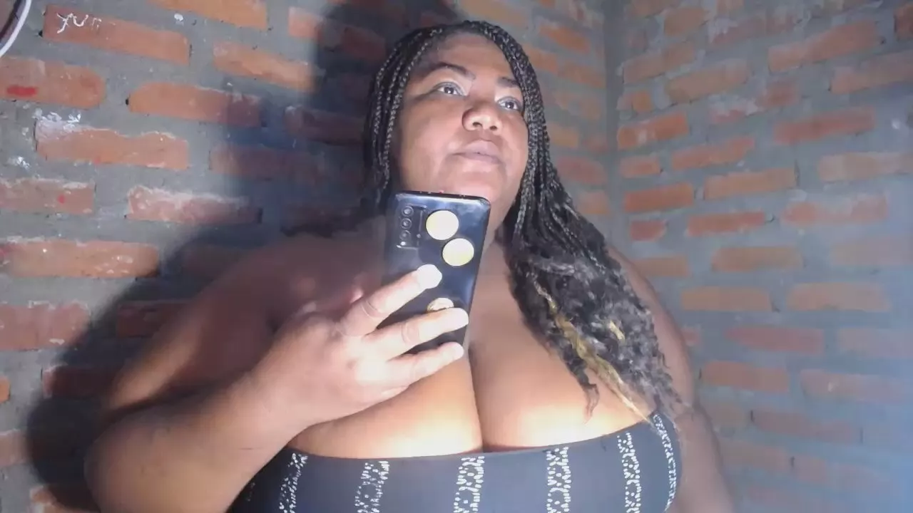 Offline bustyboobsxxl on Cam4