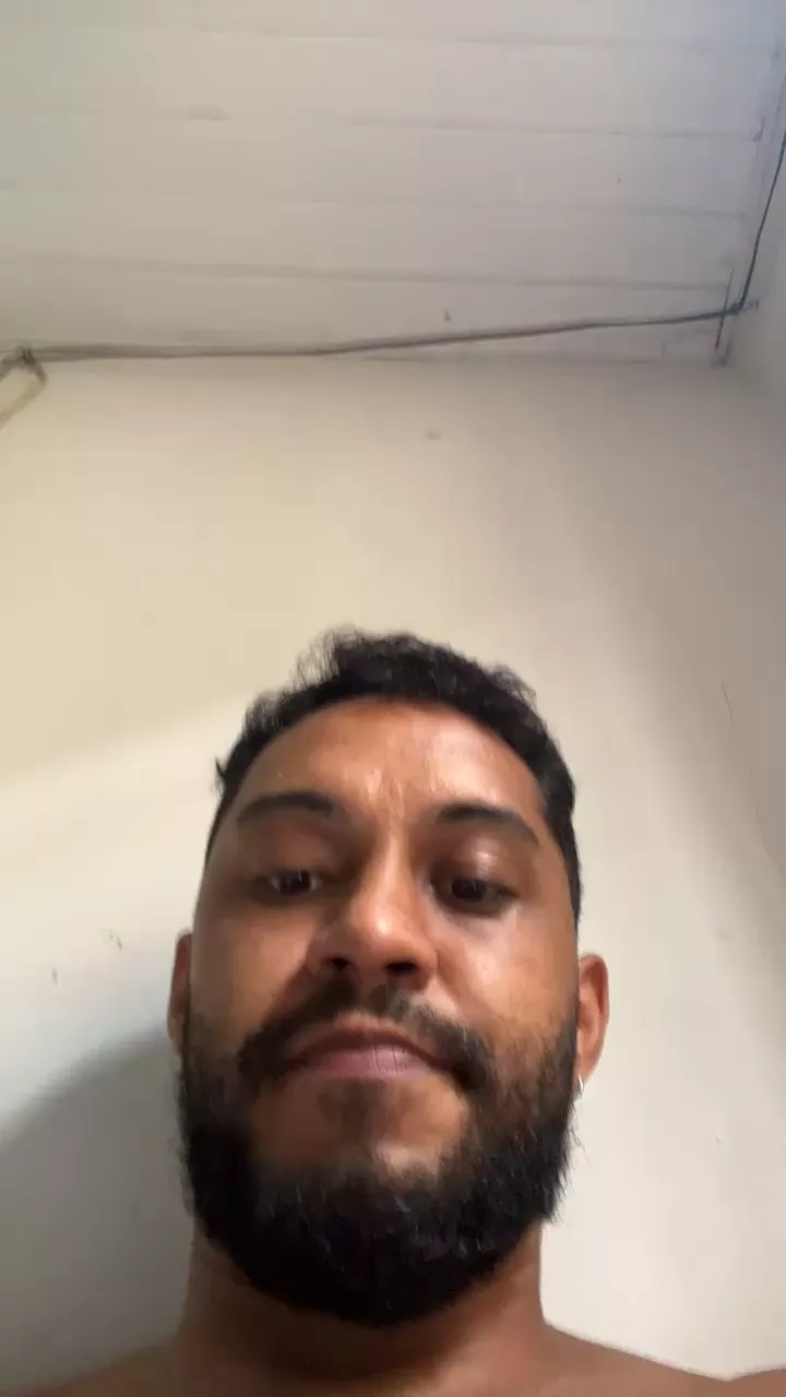 Offline cam_moreno23 on Cam4