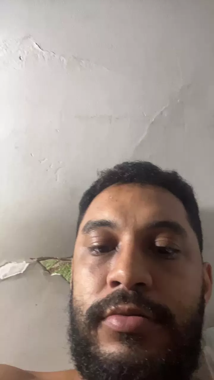 Offline cam_moreno23 on Cam4