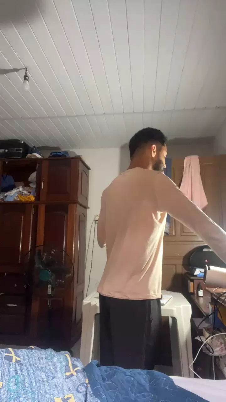 Offline cam_moreno23 on Cam4