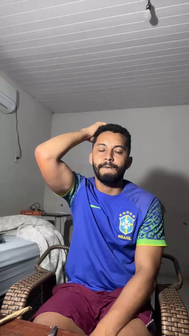 Offline cam_moreno23 on Cam4