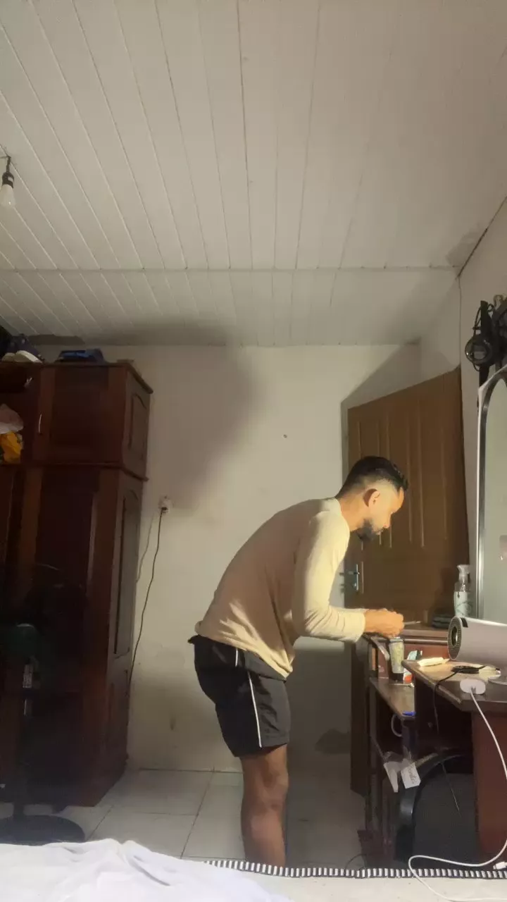 Offline cam_moreno23 on Cam4