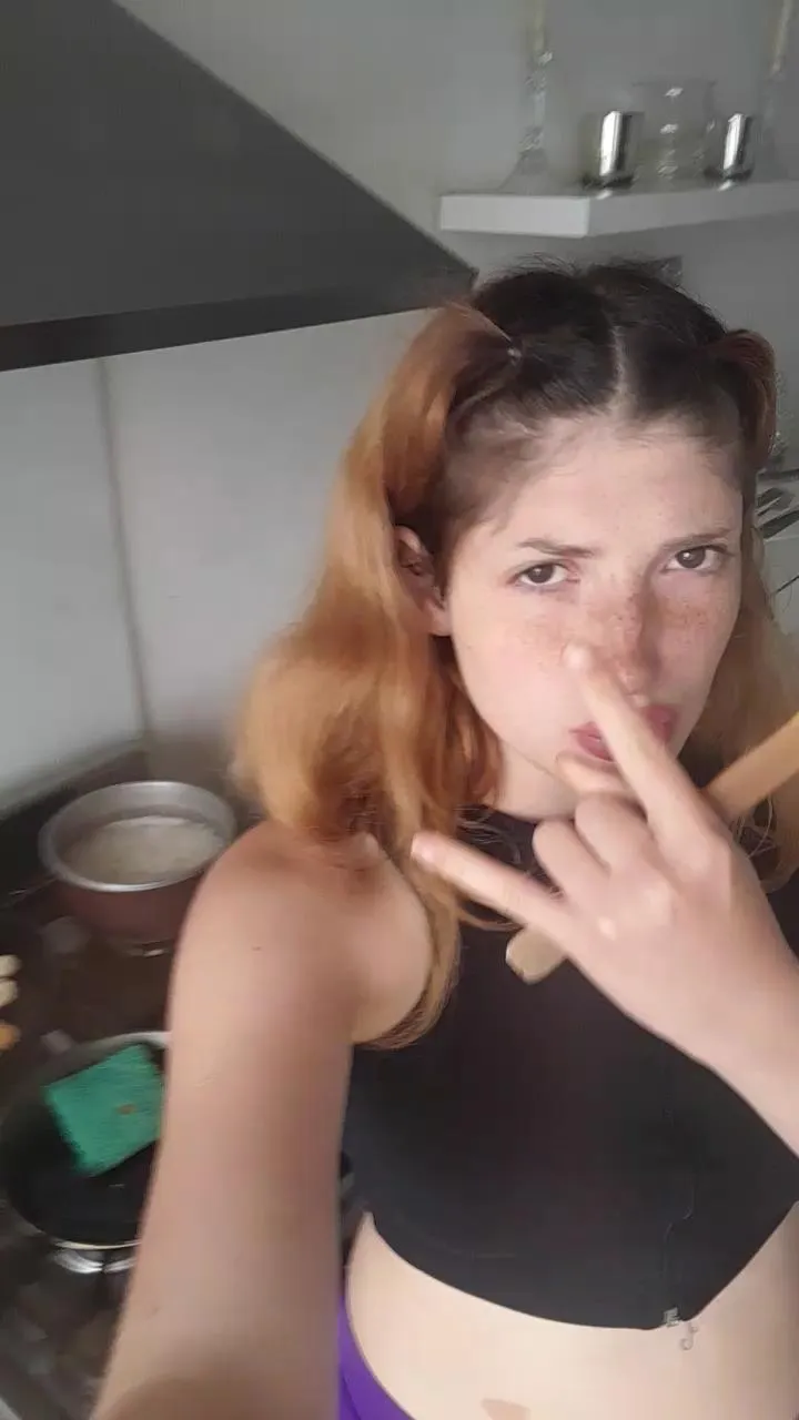 Offline camila4993 on Cam4