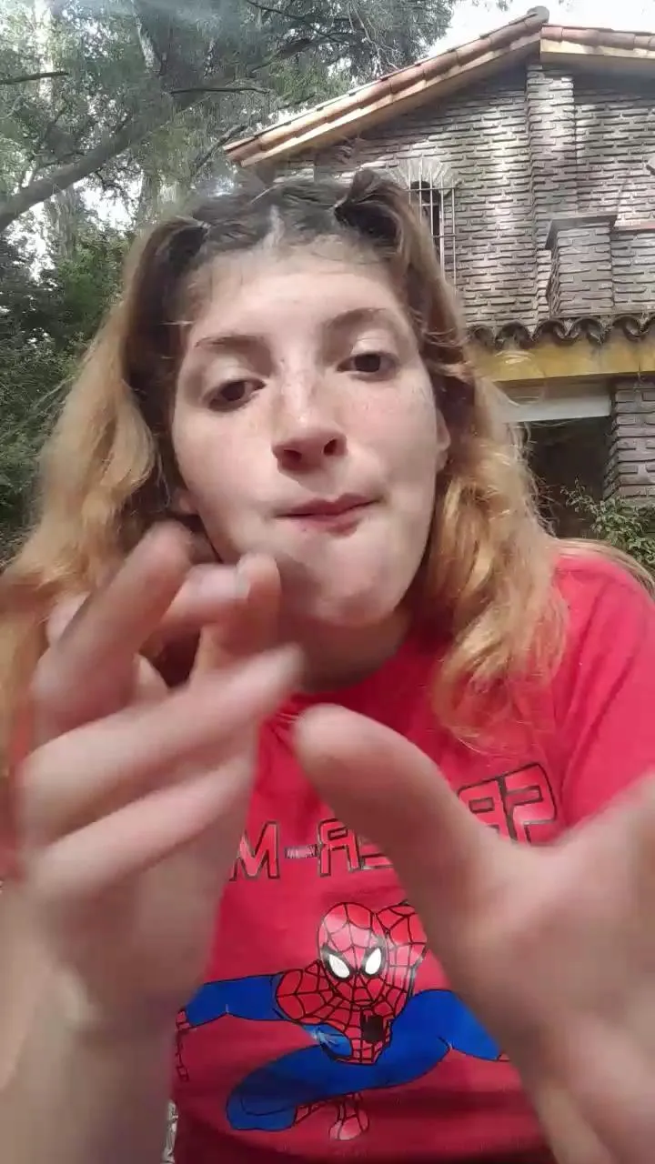 Offline camila4993 on Cam4