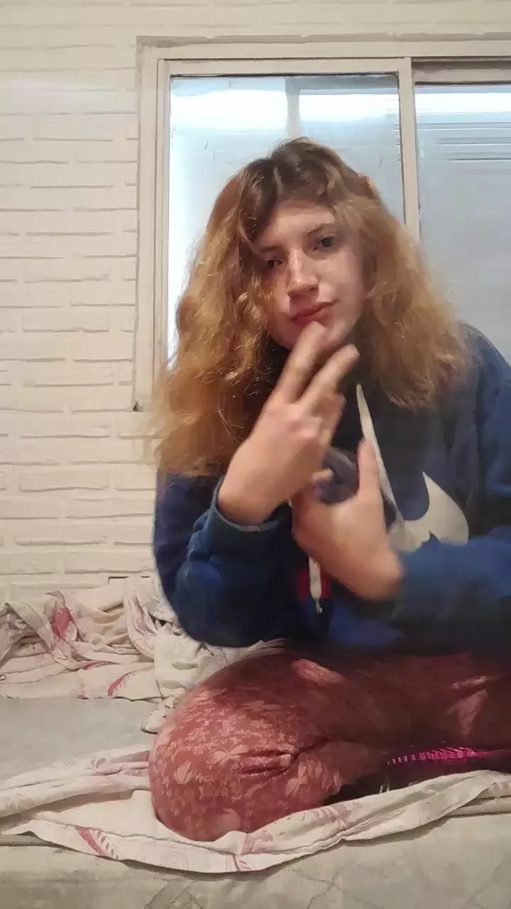 Offline camila4993 on Cam4