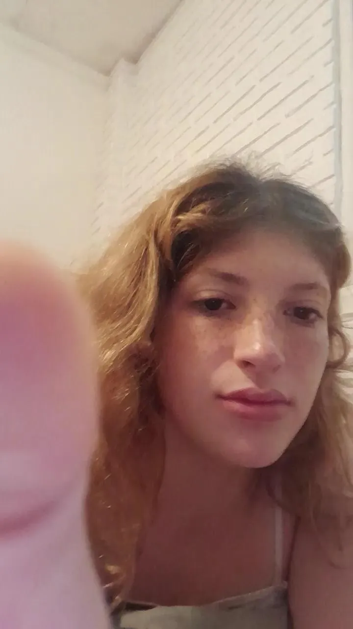 Offline camila4993 on Cam4