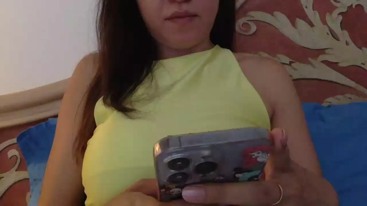 Offline CamiLatam69 on Cam4