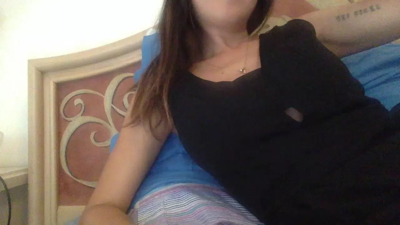 Offline CamiLatam69 on Cam4