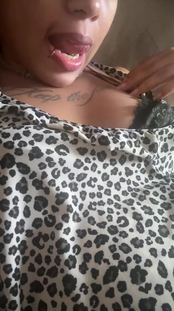 Offline Camille022 on Cam4