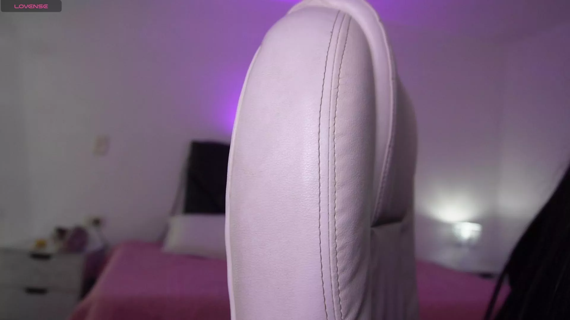 Offline camille2004 on Cam4