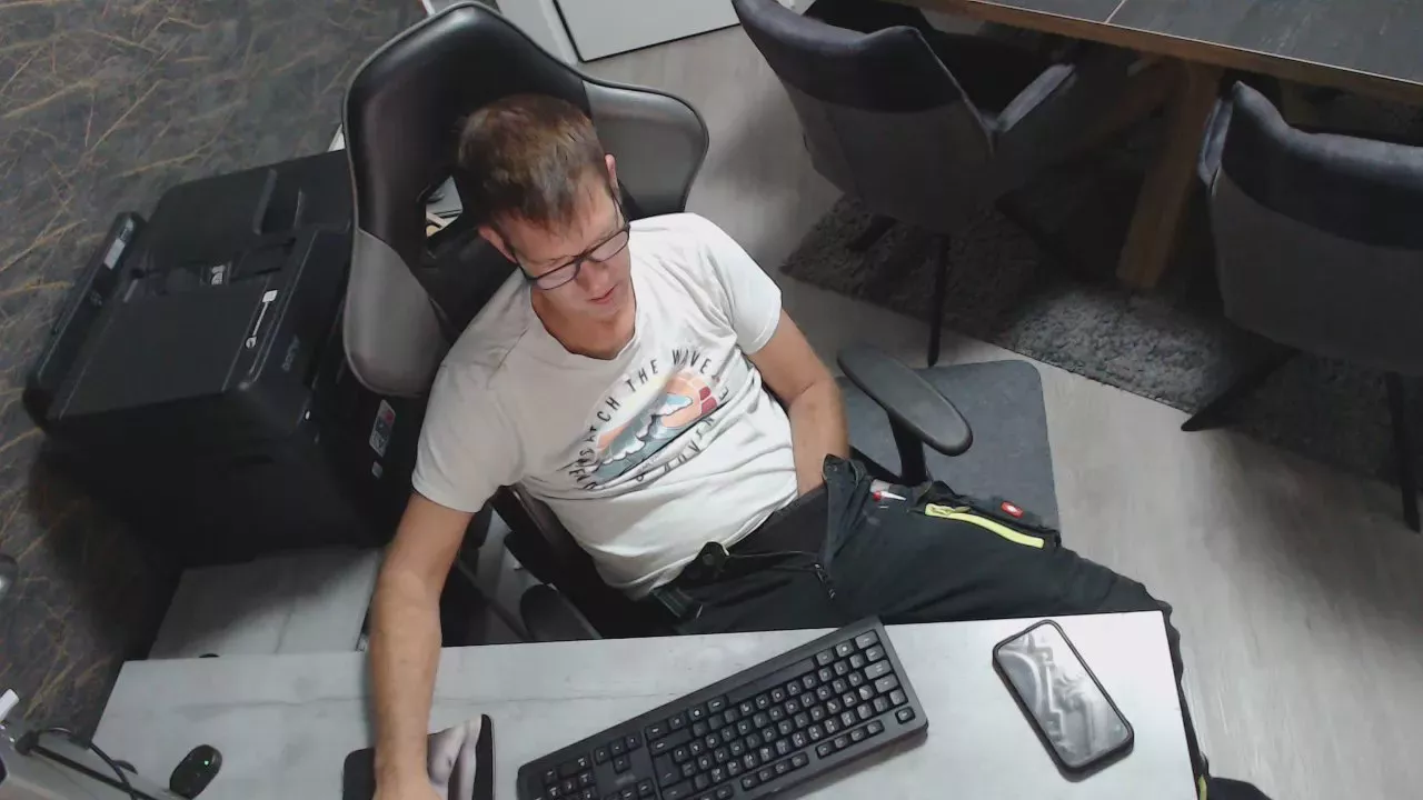 Offline CamSexSven on Cam4