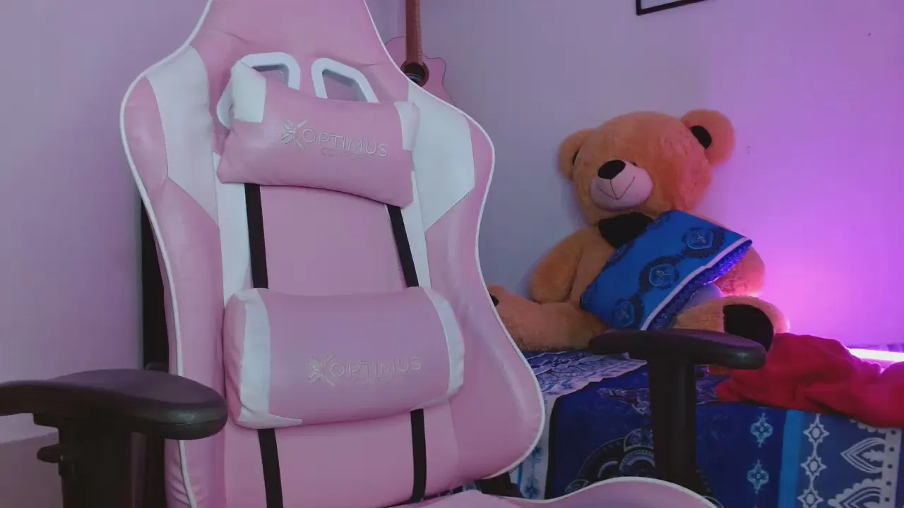 Offline CandyTicaran69 on Cam4