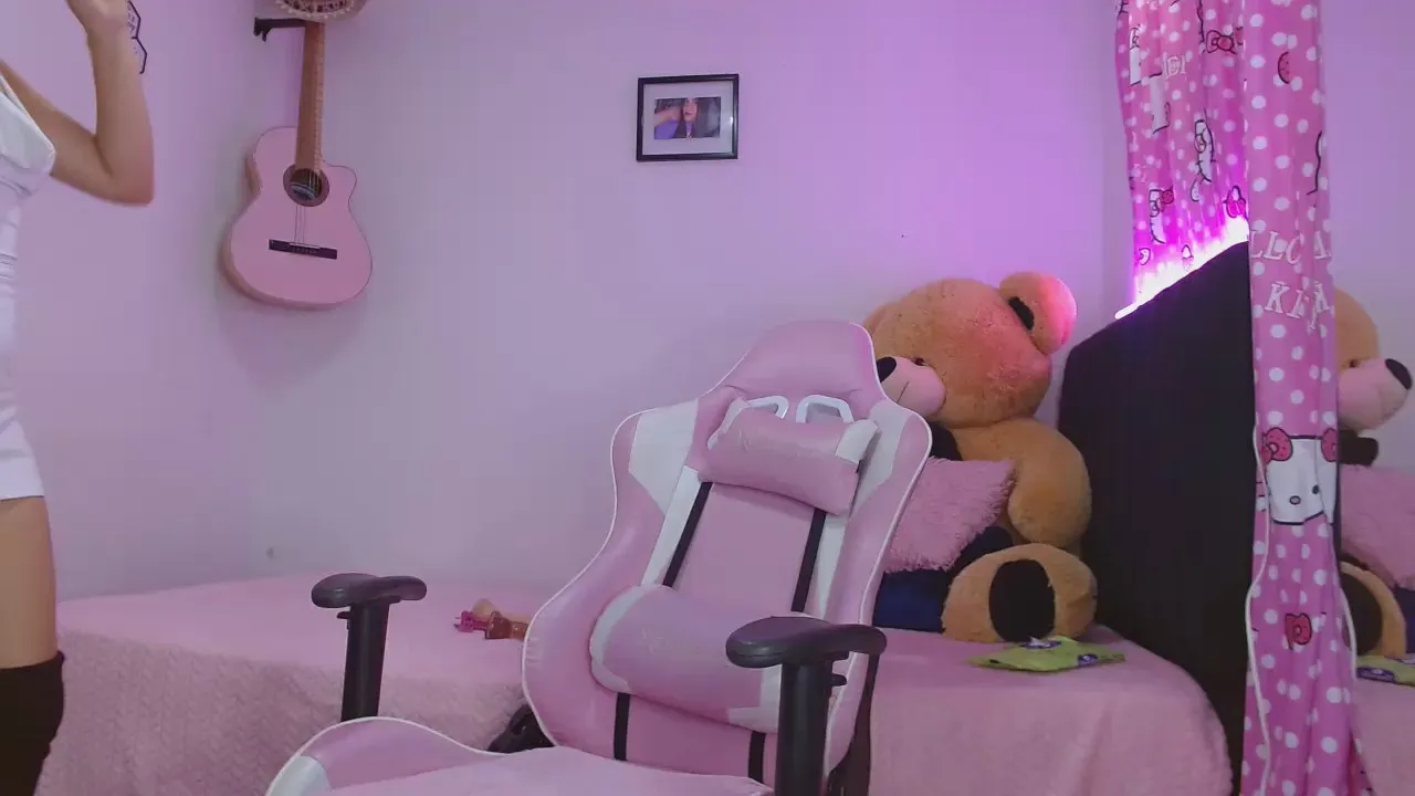 Offline CandyTicaran69 on Cam4