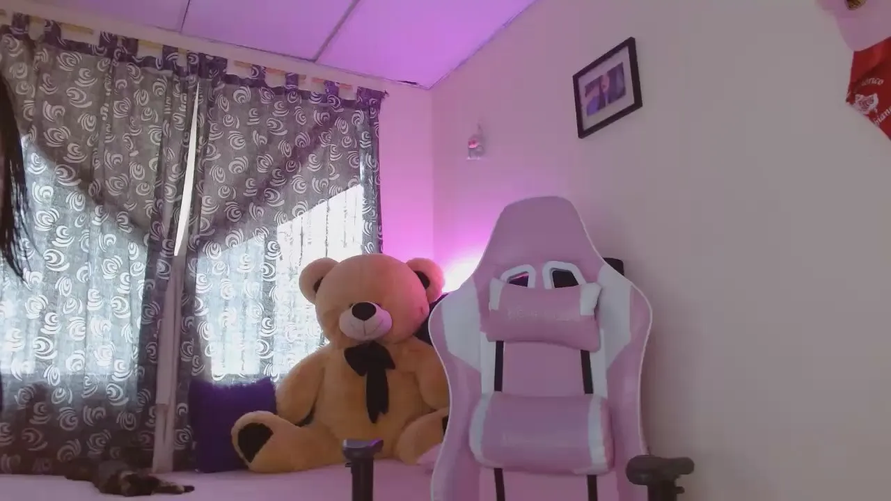 Offline CandyTicaran69 on Cam4