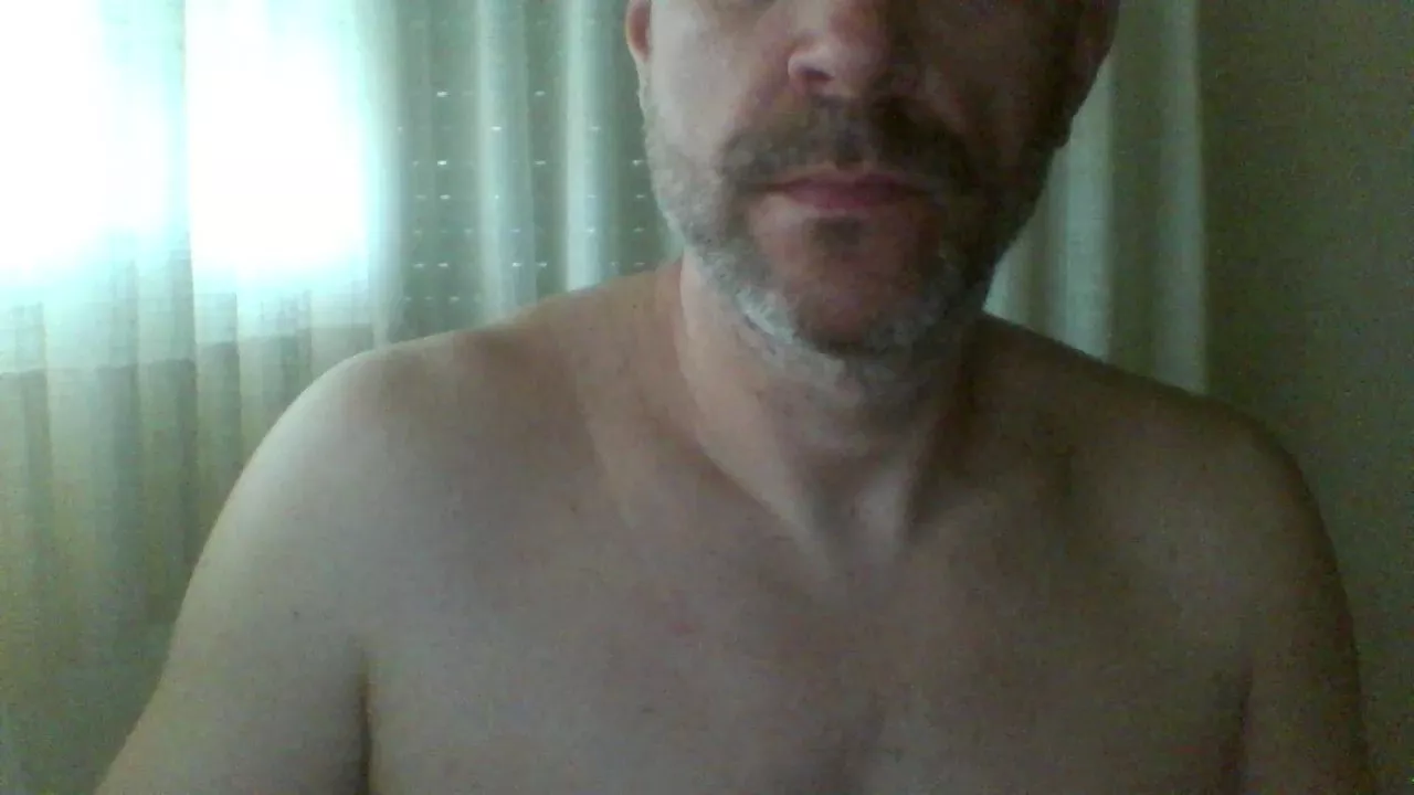 Offline CarlosMd1 on Cam4