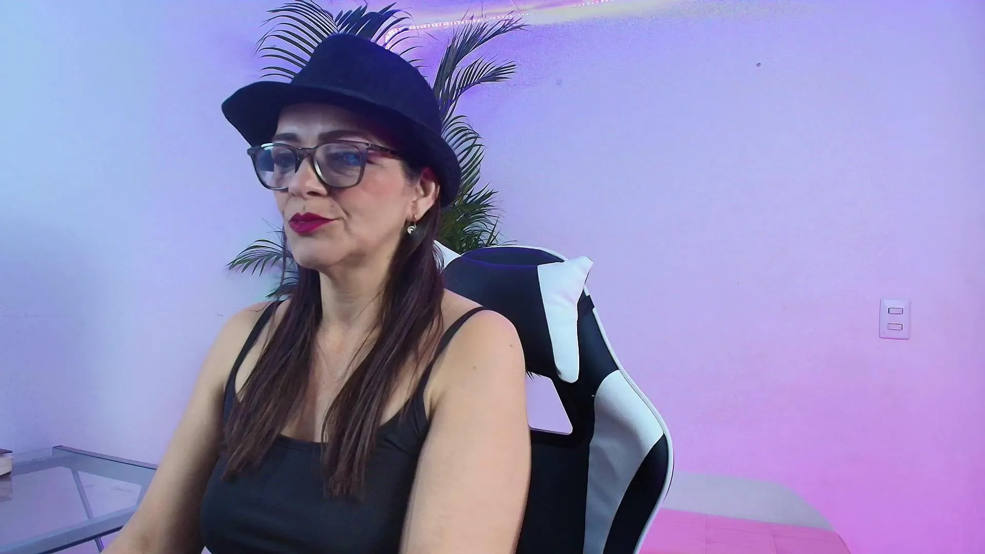 Freechat Carol_Miss2 on Cam4