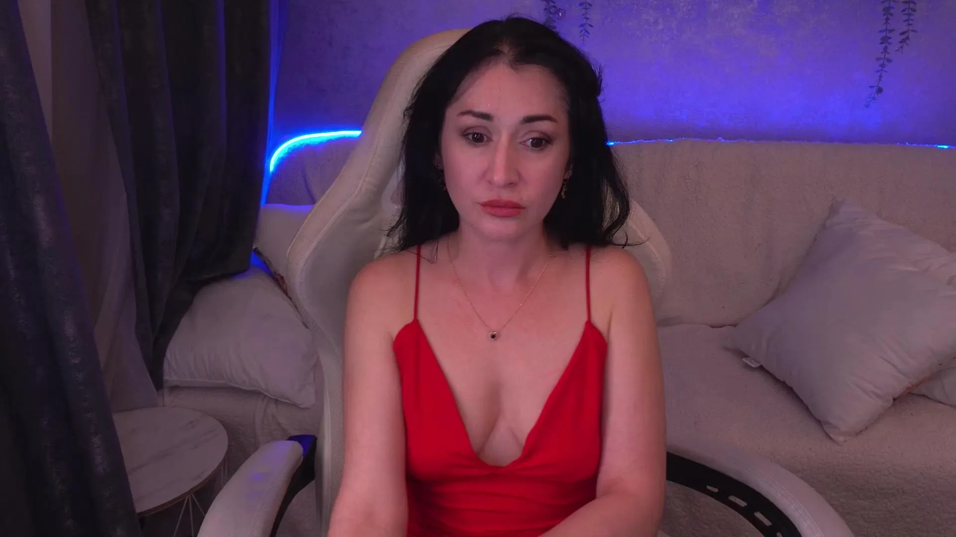 Offline CarolinaaFoxyyy on Cam4