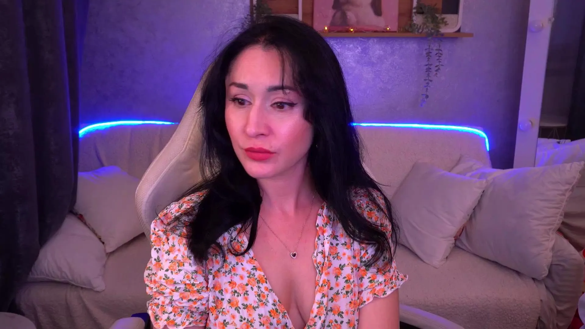 Offline CarolinaaFoxyyy on Cam4