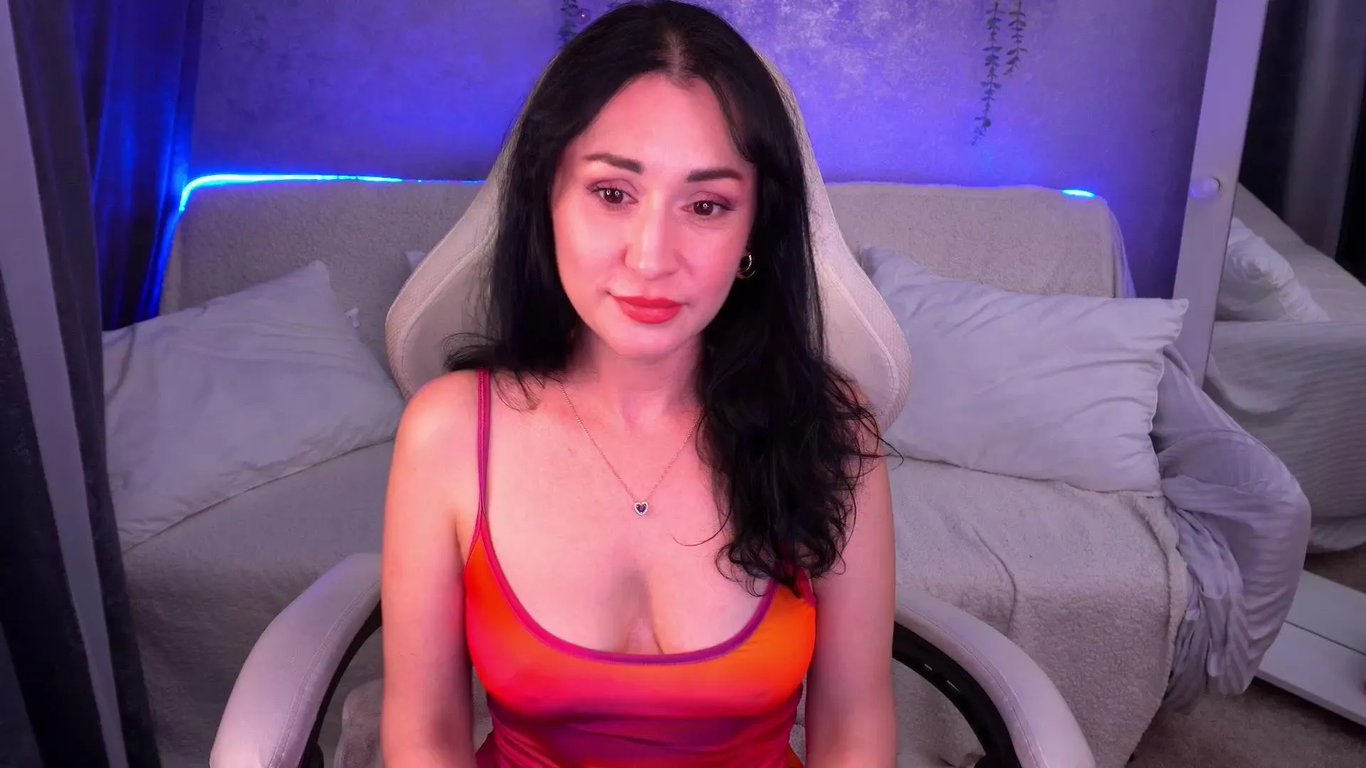 Offline CarolinaaFoxyyy on Cam4