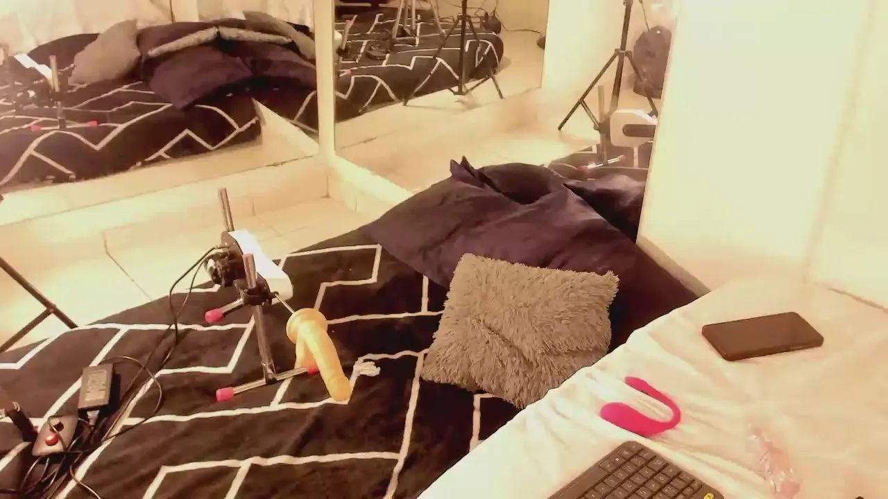 Offline CarynBrown on Cam4