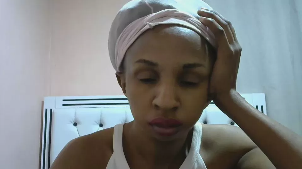 Offline Catelayah on Cam4