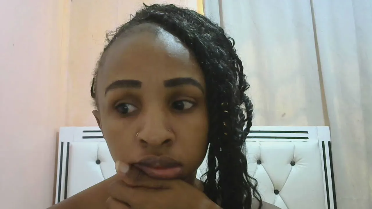 Offline Catelayah on Cam4