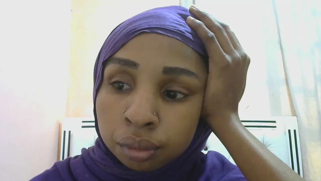 Offline Catelayah on Cam4