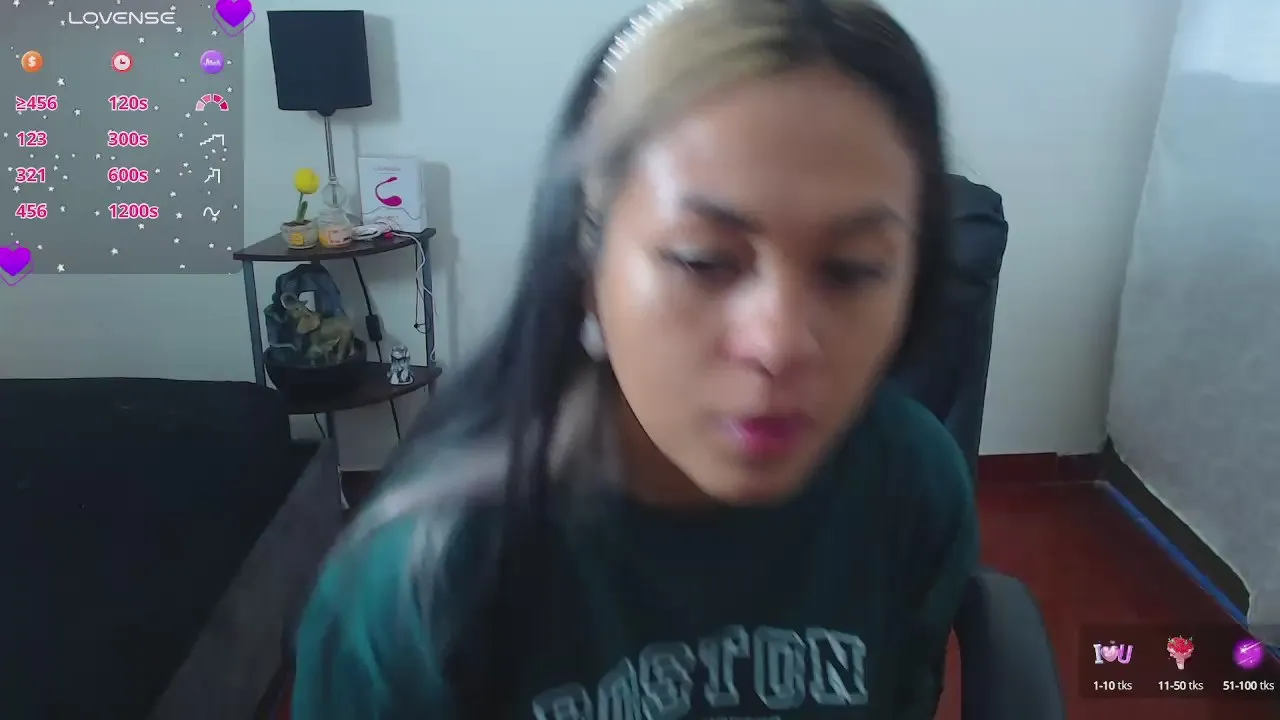 Offline charlotte_10103 on Cam4