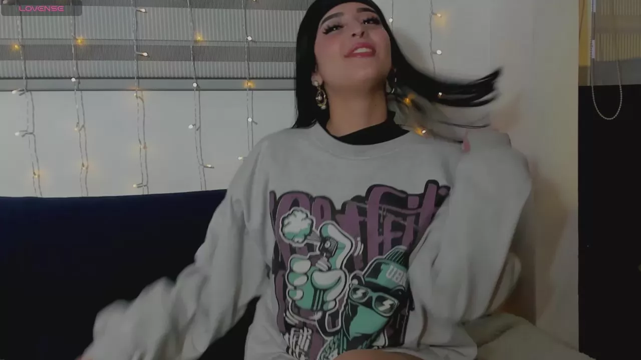 Offline Charlotte_greys on Cam4