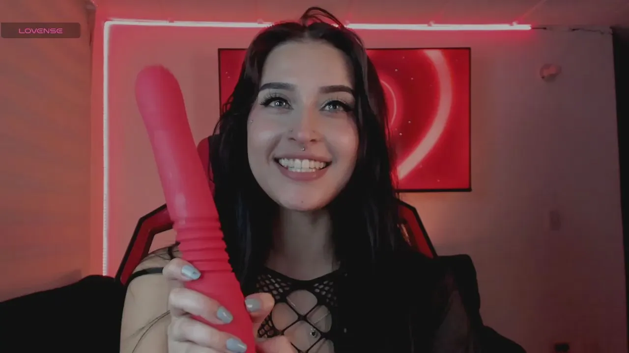 Offline Charlotte_greys on Cam4