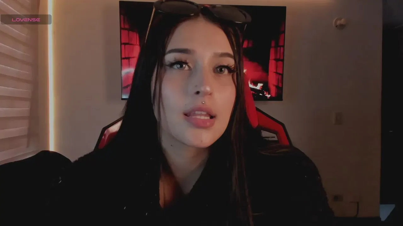 Offline Charlotte_greys on Cam4