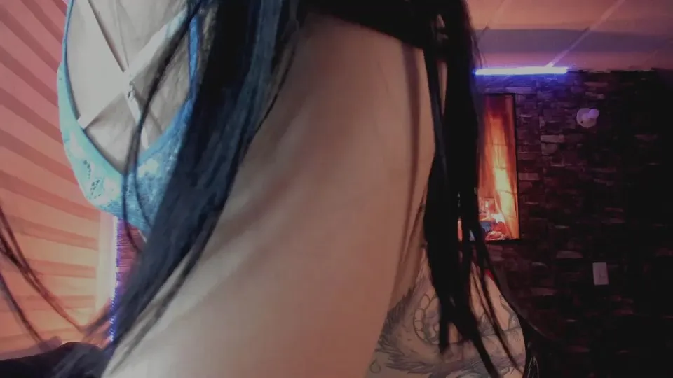 Offline Charlotte_greys on Cam4