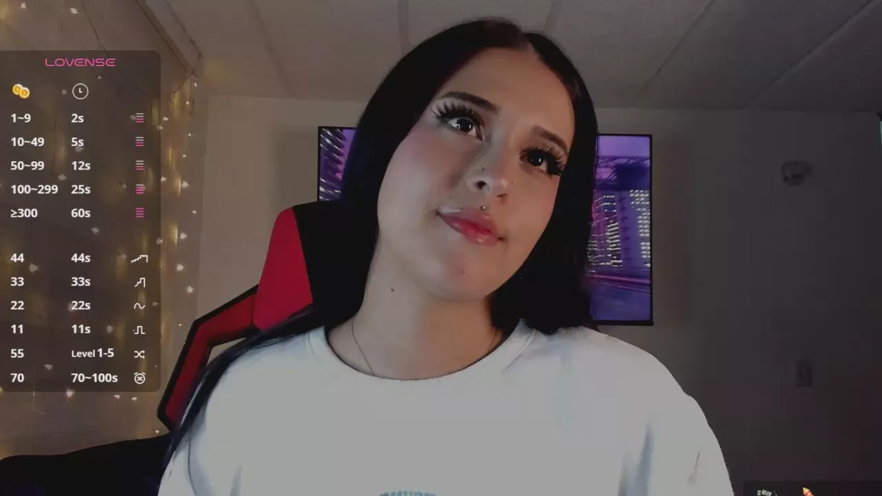 Offline Charlotte_greys on Cam4