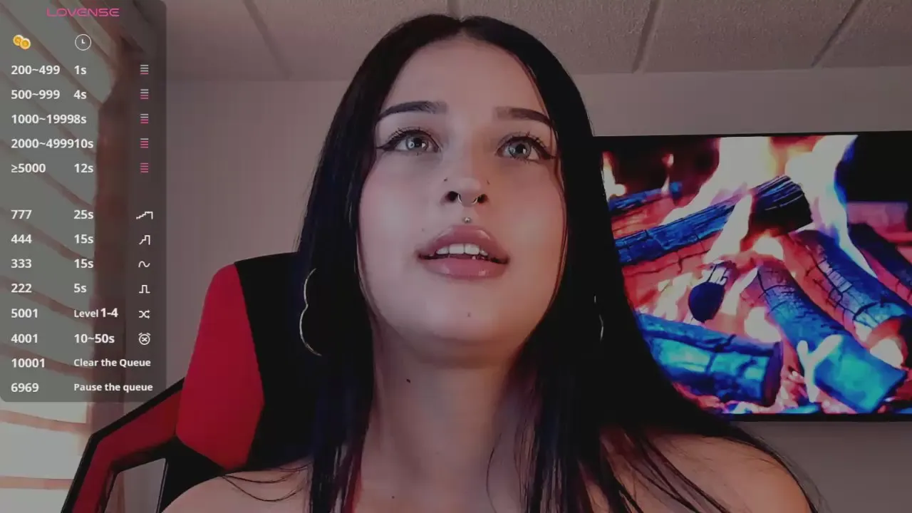 Offline Charlotte_greys on Cam4