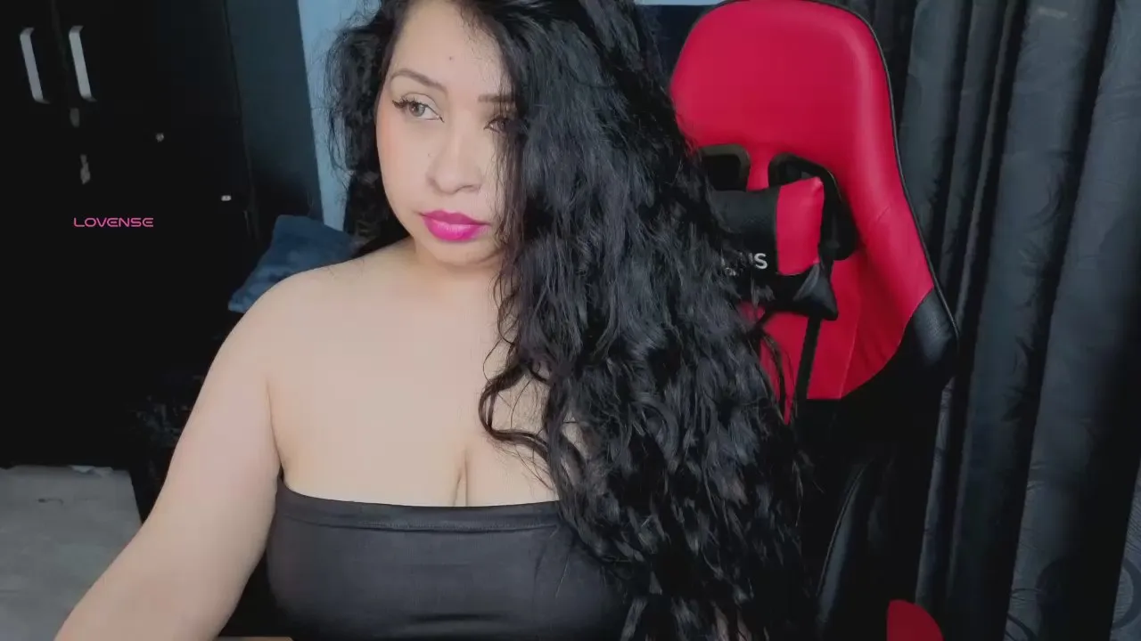 Freechat charlottee_love on Cam4