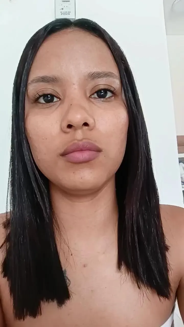 Offline Charming_cute on Cam4