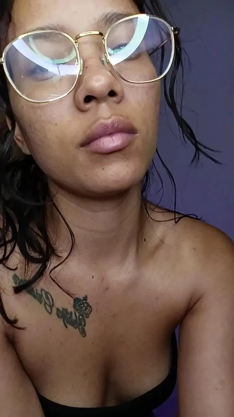 Offline Charming_cute on Cam4