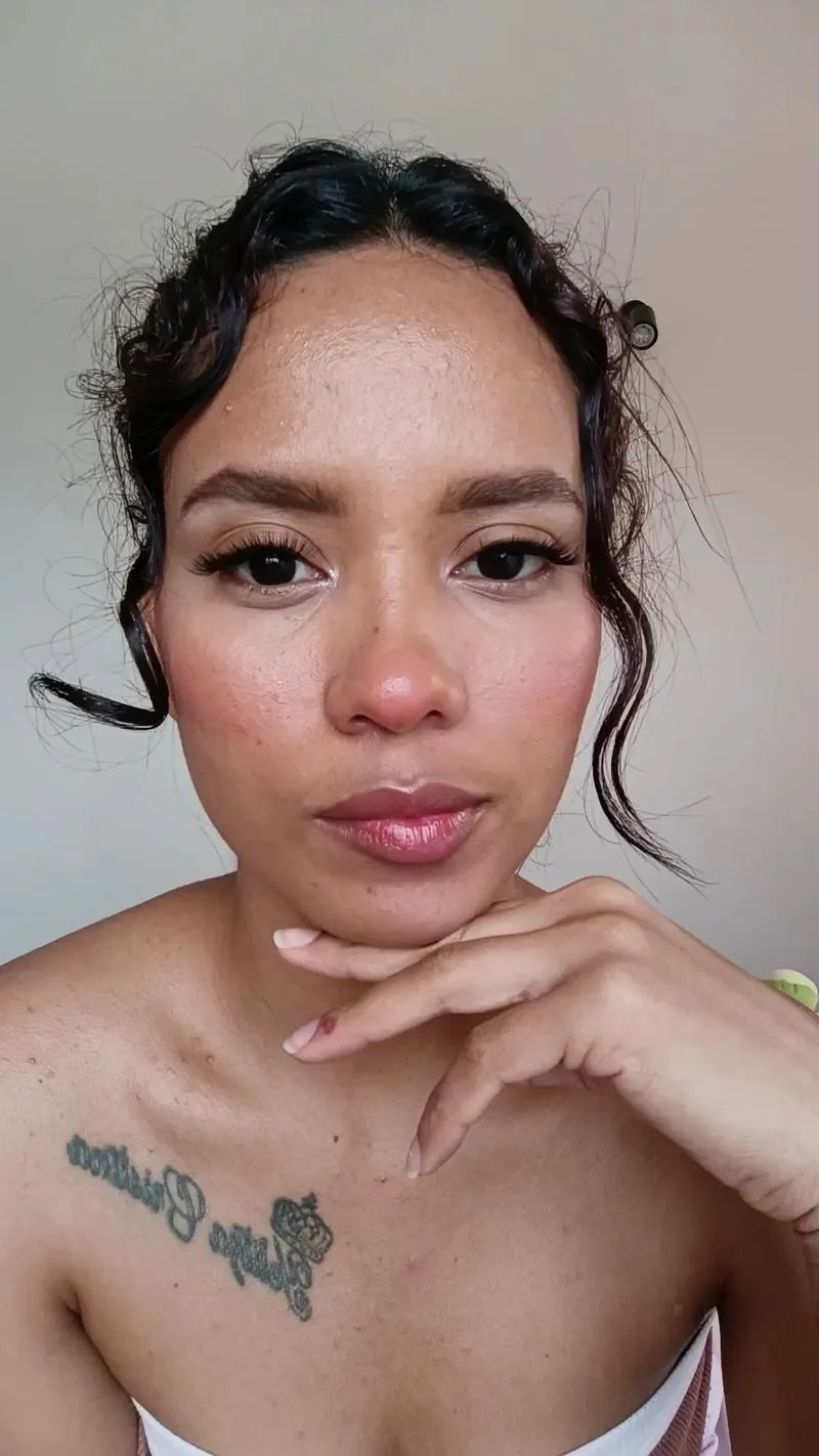 Offline Charming_cute on Cam4