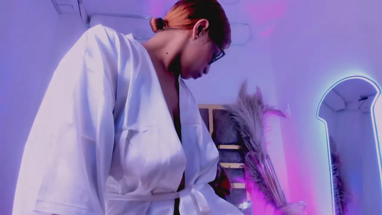 Offline charrlotte_quin on Cam4