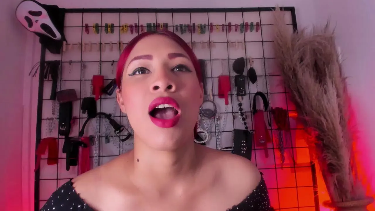 Offline charrlotte_quin on Cam4