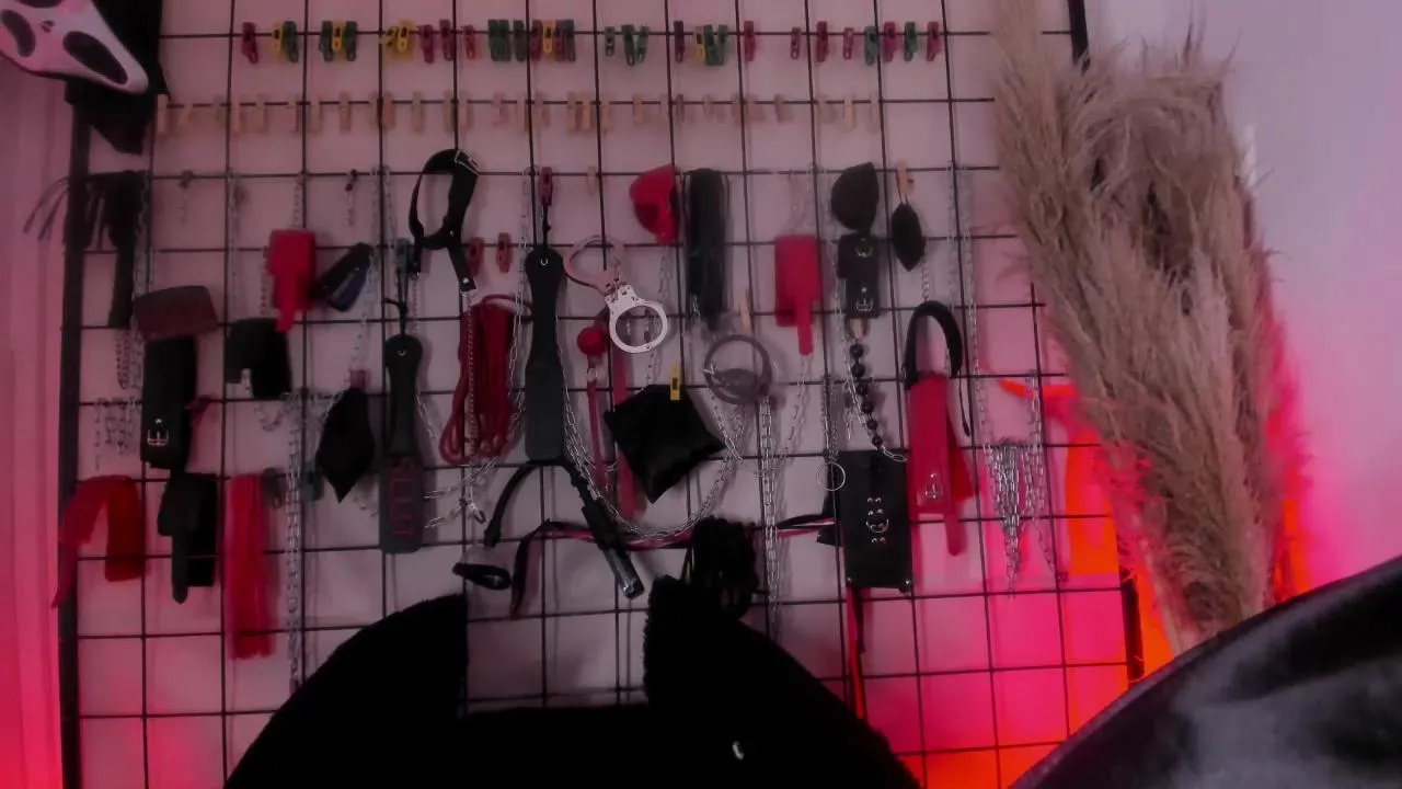 Offline charrlotte_quin on Cam4