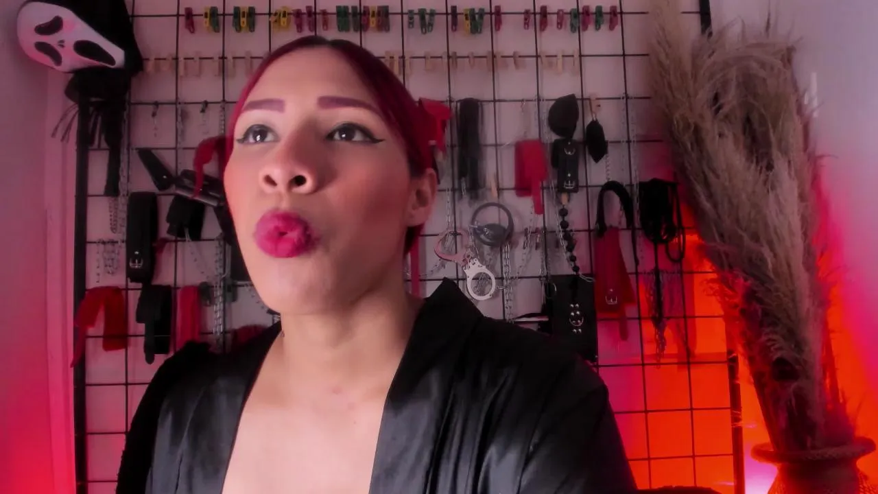 Offline charrlotte_quin on Cam4