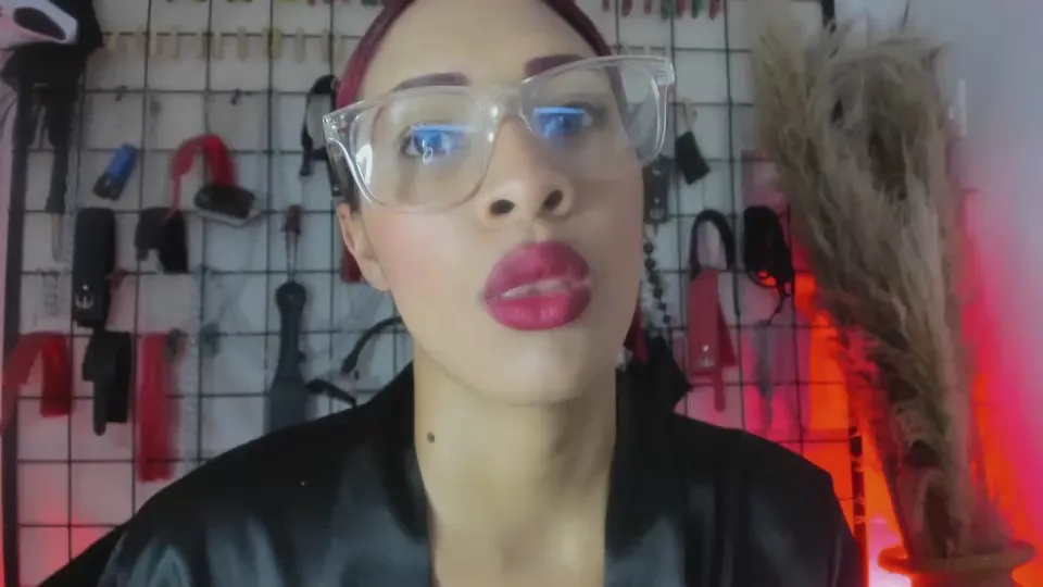 Offline charrlotte_quin on Cam4