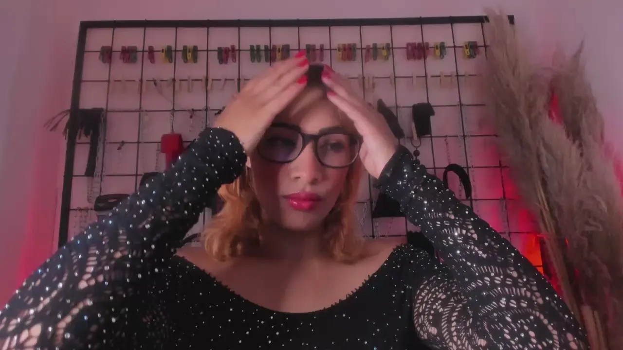 Offline charrlotte_quin on Cam4