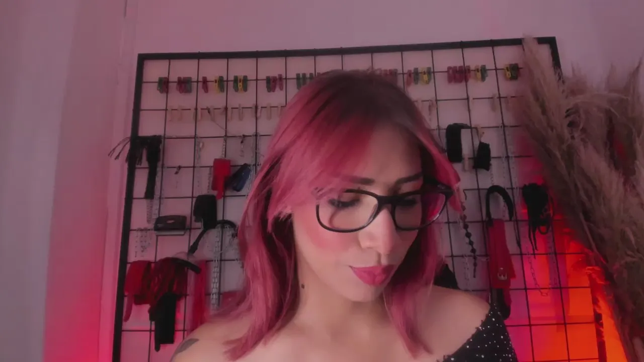 Offline charrlotte_quin on Cam4